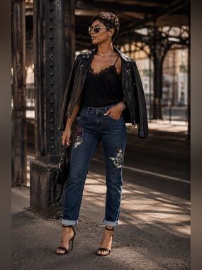 ✨Anthropologie Pilcro Slim Boyfriend Sequin Jeans 👖 Size 25